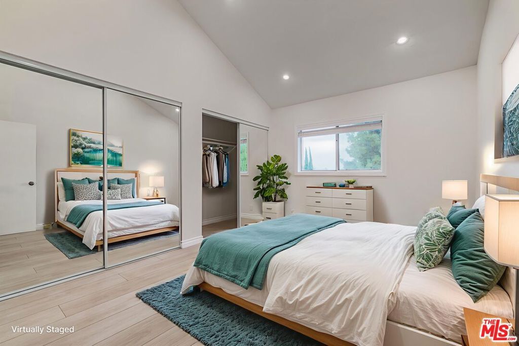 Image 13 of property listing at 14821 Sherman Way 12, Van Nuys, CA 91405