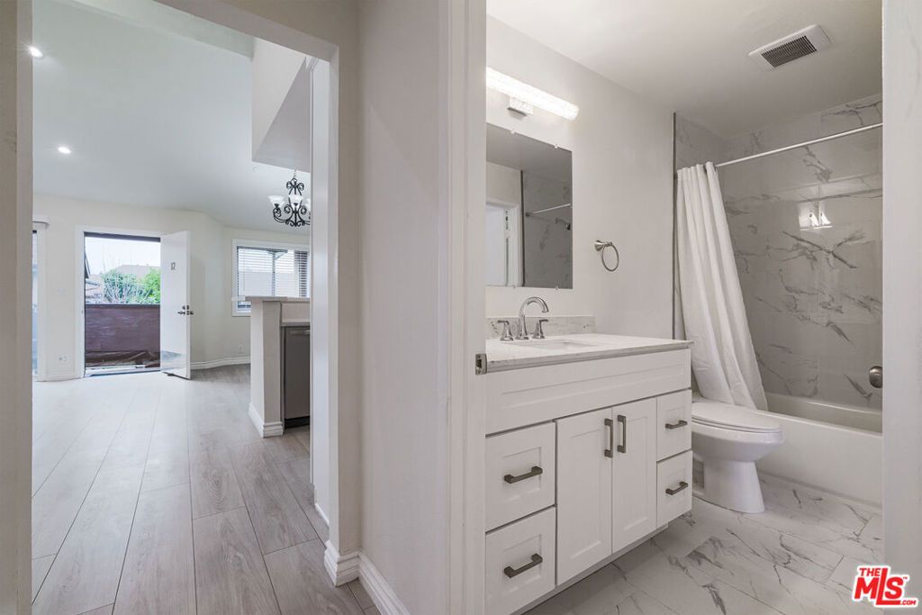 Image 17 of property listing at 14821 Sherman Way 12, Van Nuys, CA 91405