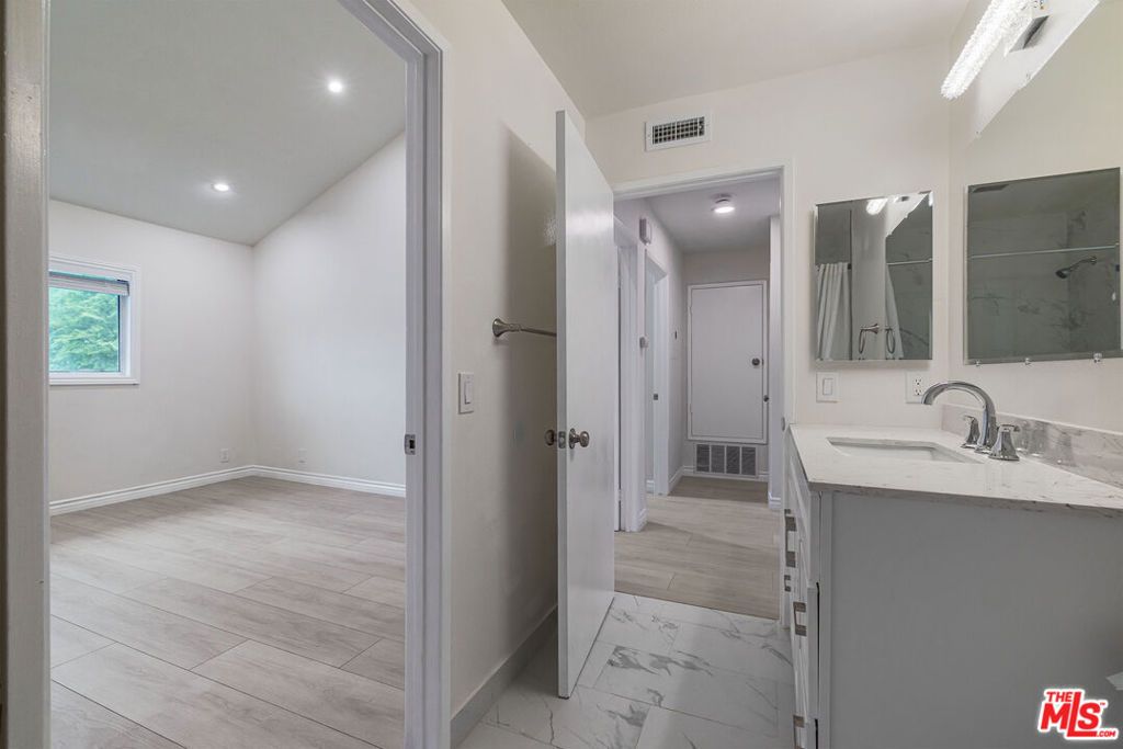 Image 18 of property listing at 14821 Sherman Way 12, Van Nuys, CA 91405