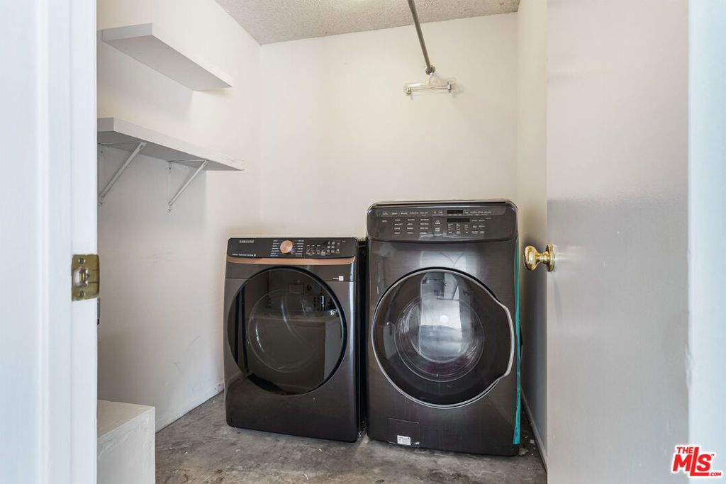 Image 22 of property listing at 14821 Sherman Way 12, Van Nuys, CA 91405