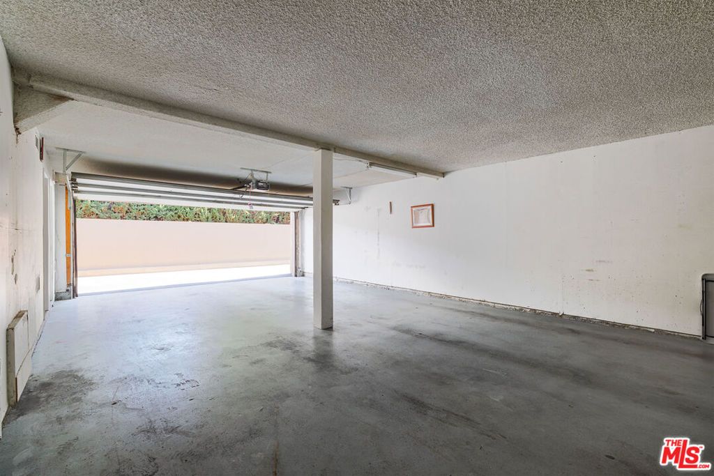 Image 23 of property listing at 14821 Sherman Way 12, Van Nuys, CA 91405