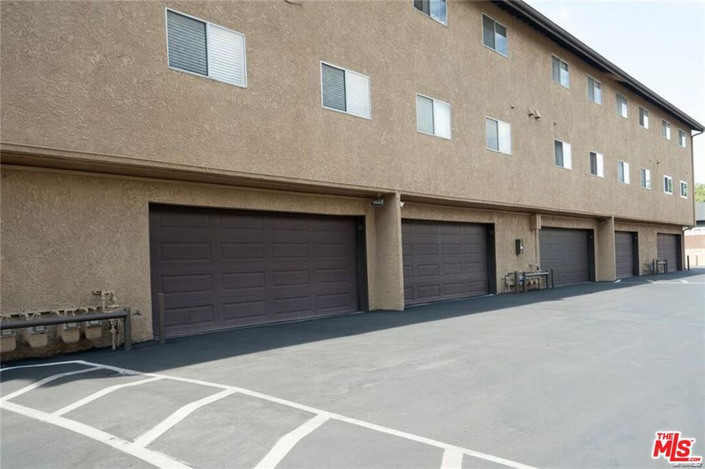 Image 24 of property listing at 14821 Sherman Way 12, Van Nuys, CA 91405