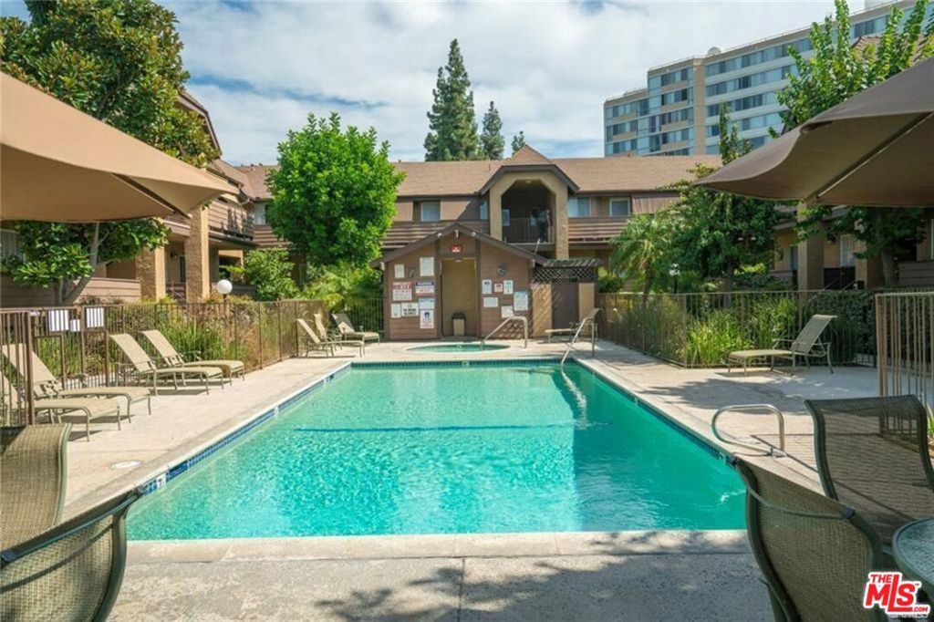 Image 25 of property listing at 14821 Sherman Way 12, Van Nuys, CA 91405