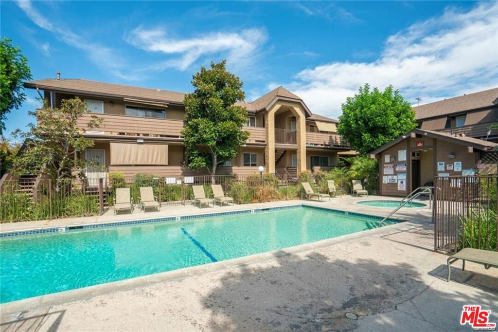 Image 27 of property listing at 14821 Sherman Way 12, Van Nuys, CA 91405