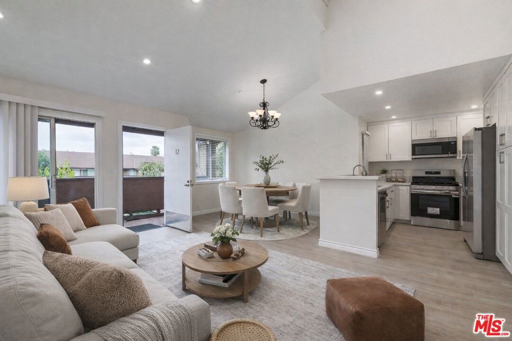 Image 5 of property listing at 14821 Sherman Way 12, Van Nuys, CA 91405