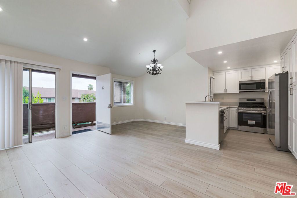 Image 6 of property listing at 14821 Sherman Way 12, Van Nuys, CA 91405