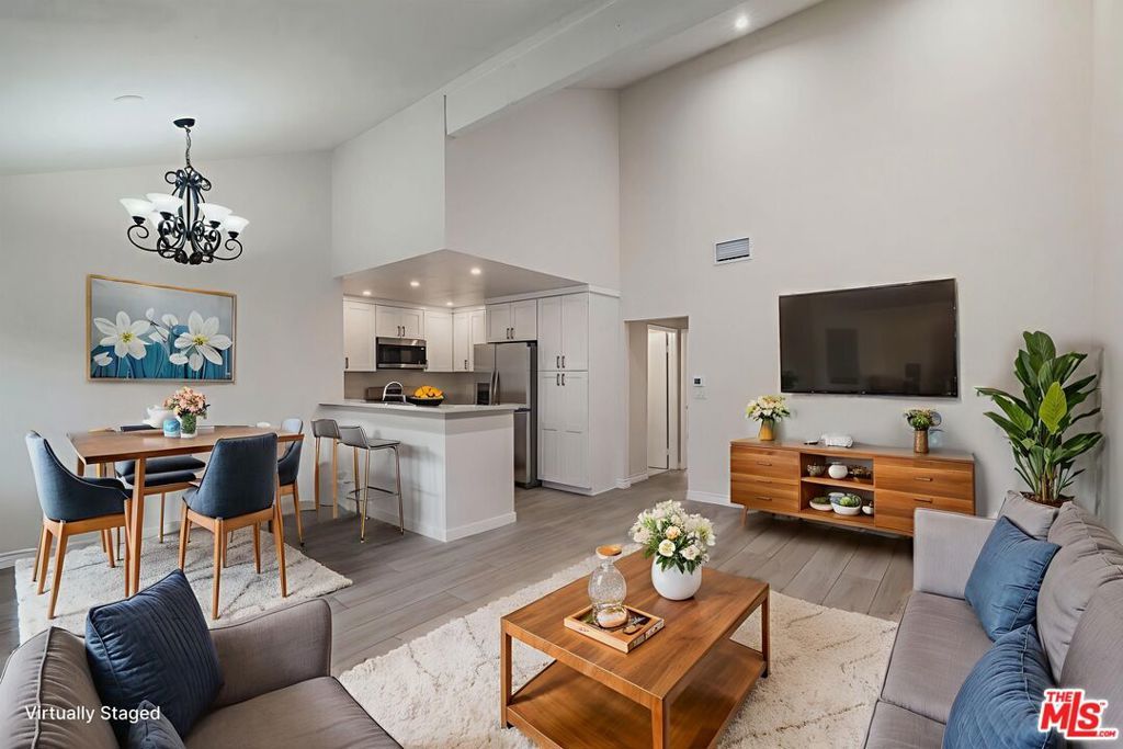 Image 7 of property listing at 14821 Sherman Way 12, Van Nuys, CA 91405