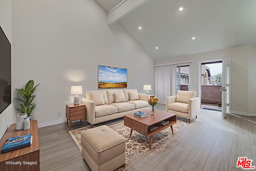 Image 9 of property listing at 14821 Sherman Way 12, Van Nuys, CA 91405