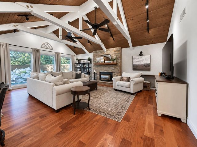 8575 N Fuller Avenue, Fresno, CA 93720