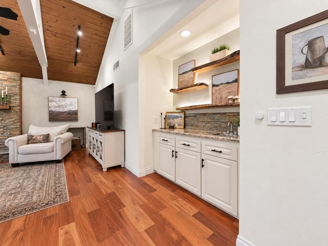 8575 N Fuller Avenue, Fresno, CA 93720