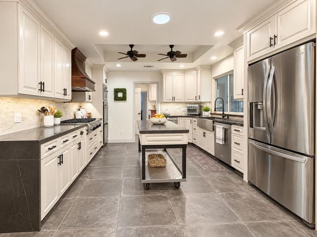 8575 N Fuller Avenue, Fresno, CA 93720