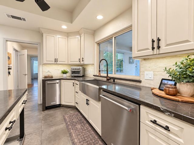 8575 N Fuller Avenue, Fresno, CA 93720