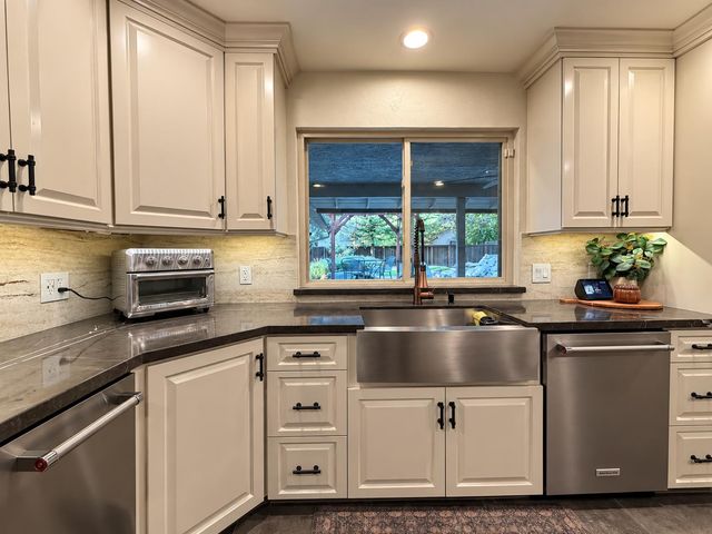 8575 N Fuller Avenue, Fresno, CA 93720