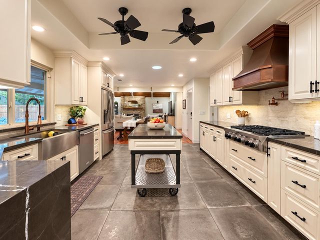 8575 N Fuller Avenue, Fresno, CA 93720