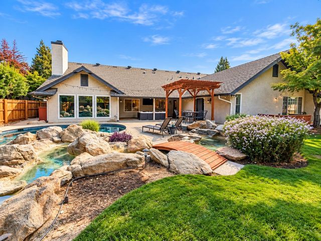 8575 N Fuller Avenue, Fresno, CA 93720