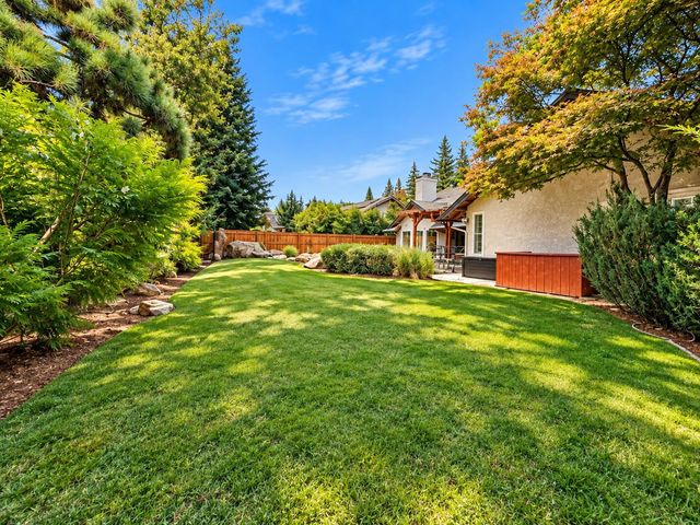 8575 N Fuller Avenue, Fresno, CA 93720