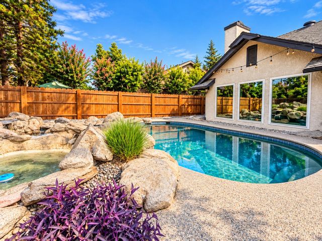 8575 N Fuller Avenue, Fresno, CA 93720