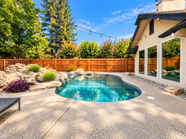 8575 N Fuller Avenue, Fresno, CA 93720