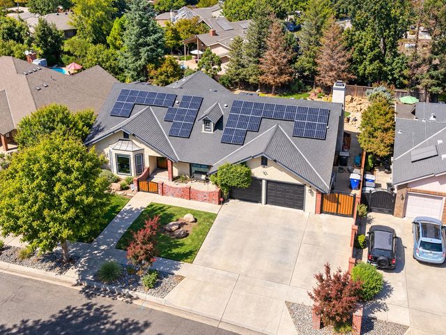 8575 N Fuller Avenue, Fresno, CA 93720