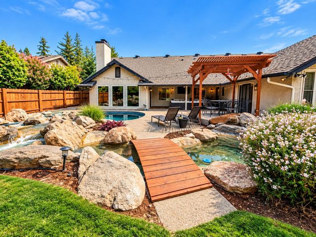 8575 N Fuller Avenue, Fresno, CA 93720
