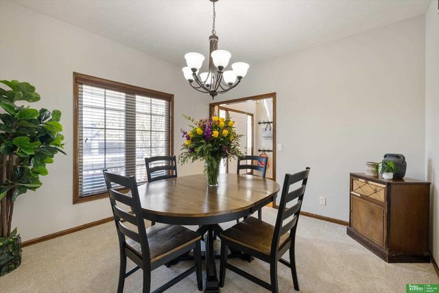 6417 N 158 Street, Omaha, NE 68116