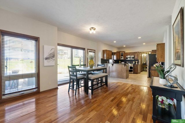 6417 N 158 Street, Omaha, NE 68116