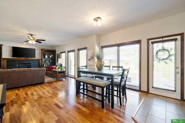 6417 N 158 Street, Omaha, NE 68116