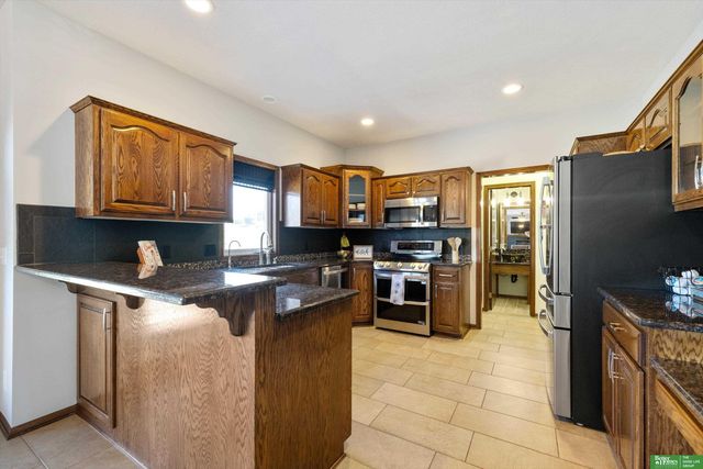 6417 N 158 Street, Omaha, NE 68116