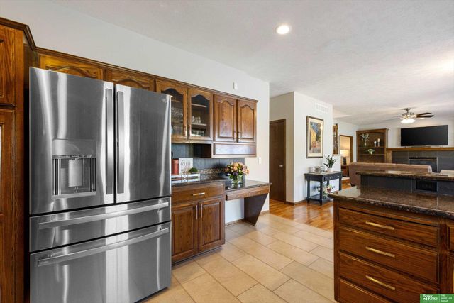 6417 N 158 Street, Omaha, NE 68116