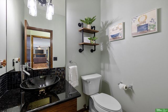 6417 N 158 Street, Omaha, NE 68116