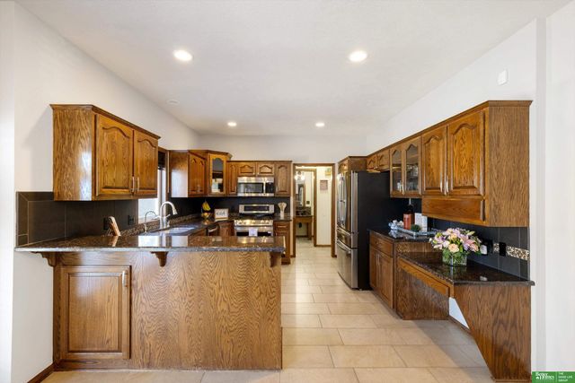 6417 N 158 Street, Omaha, NE 68116