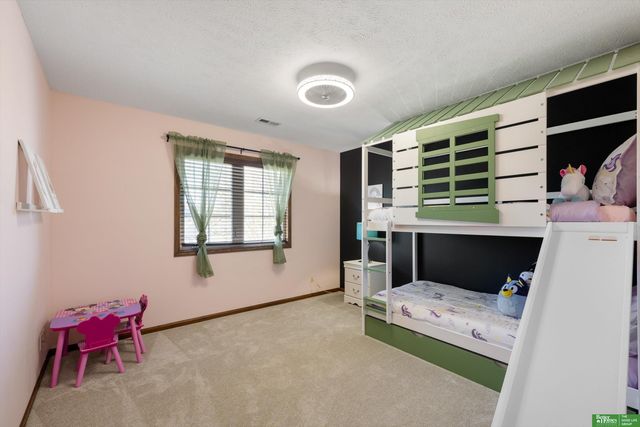 6417 N 158 Street, Omaha, NE 68116