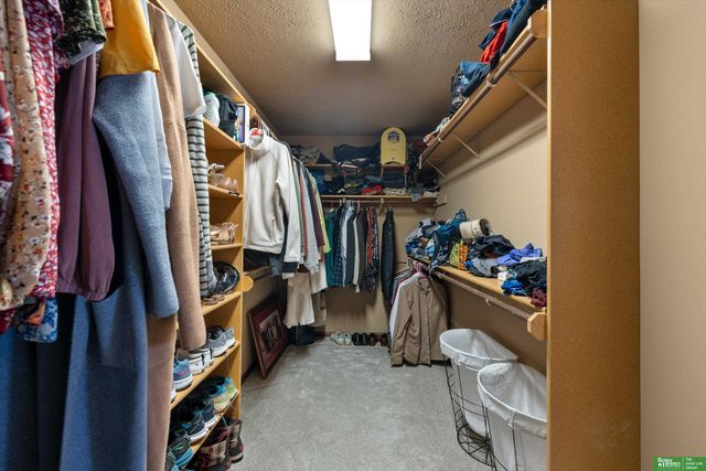 6417 N 158 Street, Omaha, NE 68116