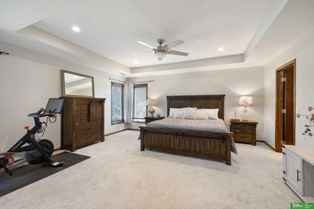 6417 N 158 Street, Omaha, NE 68116