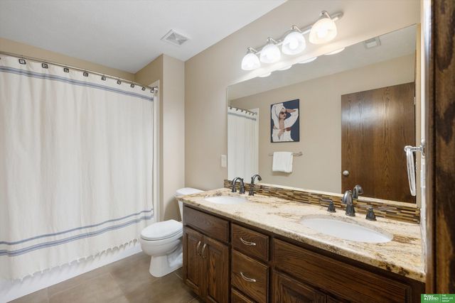 6417 N 158 Street, Omaha, NE 68116