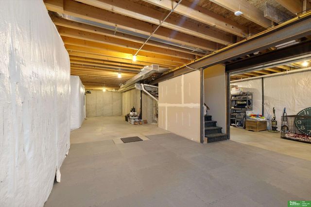 6417 N 158 Street, Omaha, NE 68116