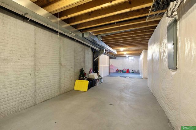 6417 N 158 Street, Omaha, NE 68116