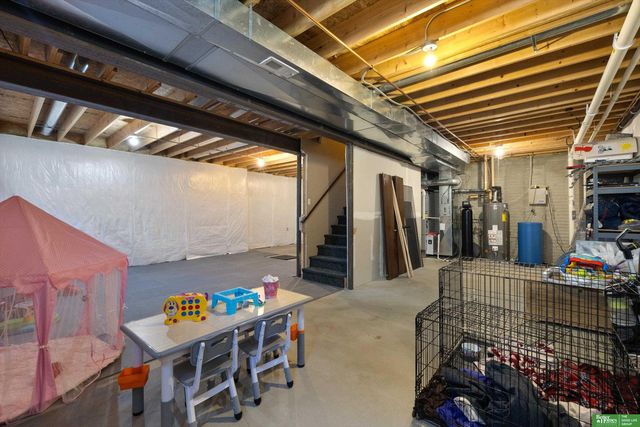 6417 N 158 Street, Omaha, NE 68116