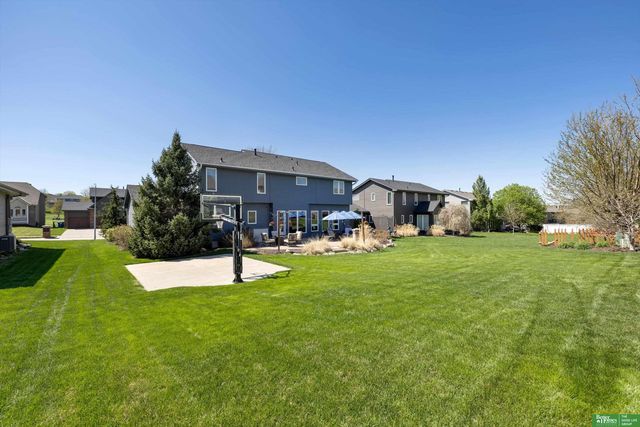 6417 N 158 Street, Omaha, NE 68116