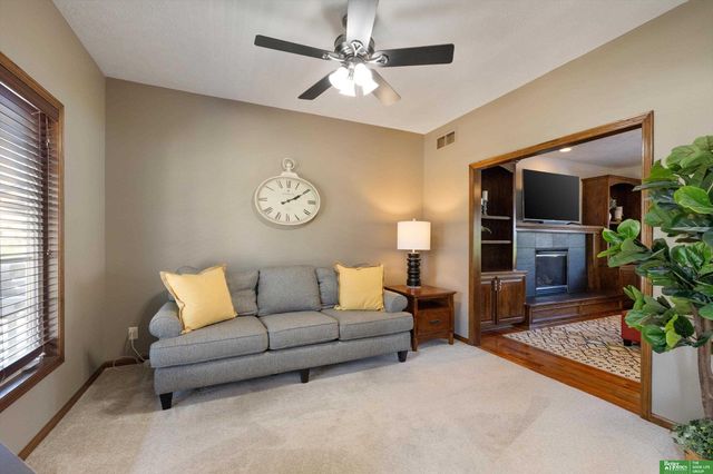 6417 N 158 Street, Omaha, NE 68116