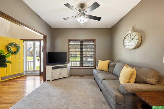 6417 N 158 Street, Omaha, NE 68116