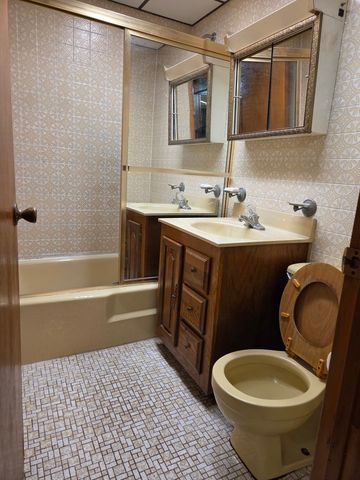 2033 N La Crosse Avenue, Chicago, IL 60639