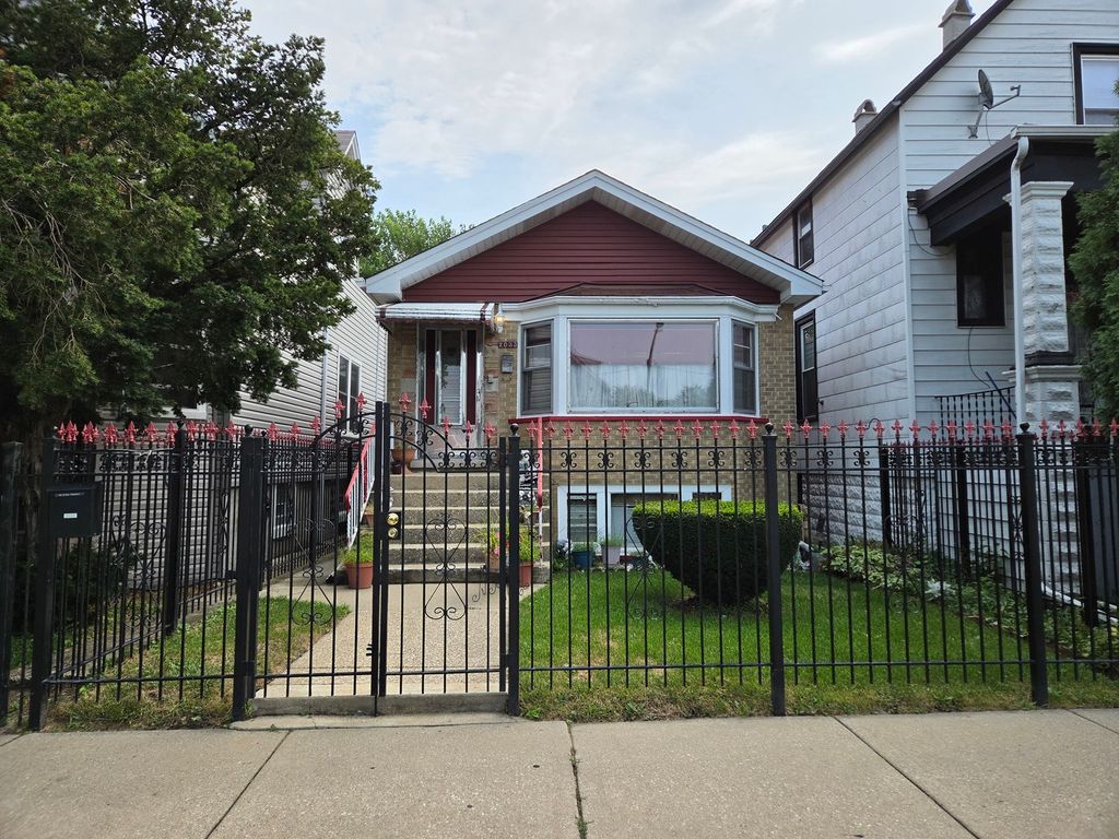 2033 N La Crosse Avenue, Chicago, IL 60639