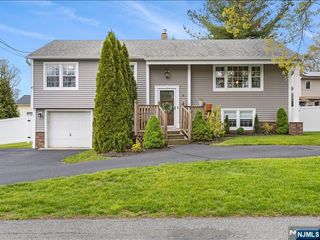 8 Madoc Trail, Jefferson Township, NJ 07438