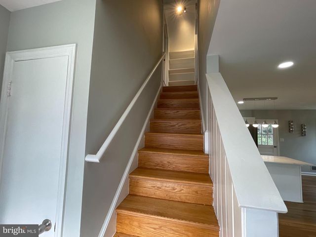 6909 40TH, University Park, MD 20782