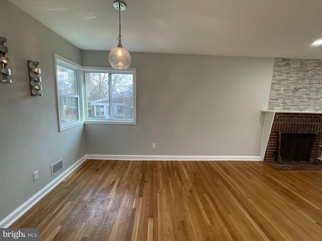 6909 40TH, University Park, MD 20782