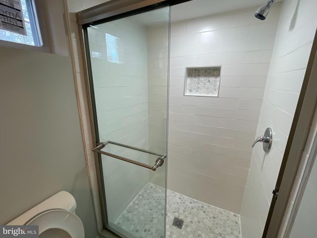 6909 40TH, University Park, MD 20782