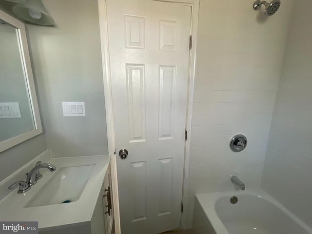 6909 40TH, University Park, MD 20782