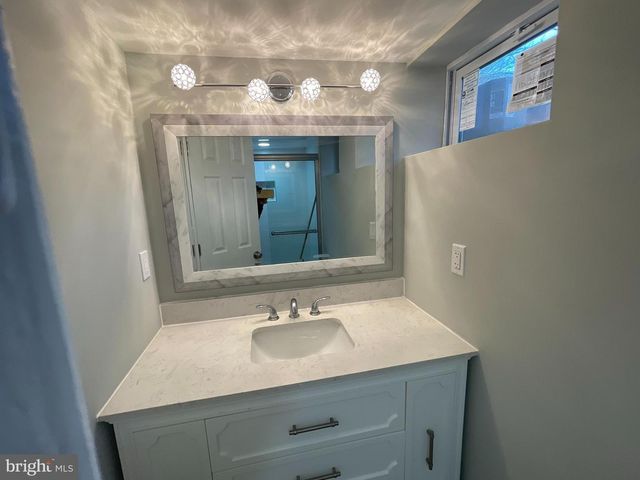 6909 40TH, University Park, MD 20782