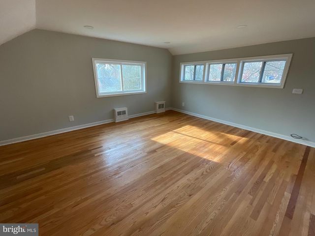 6909 40TH, University Park, MD 20782